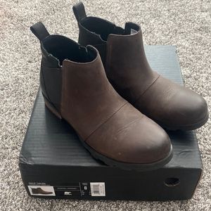 Sorel Emilie Chelsea Size 8